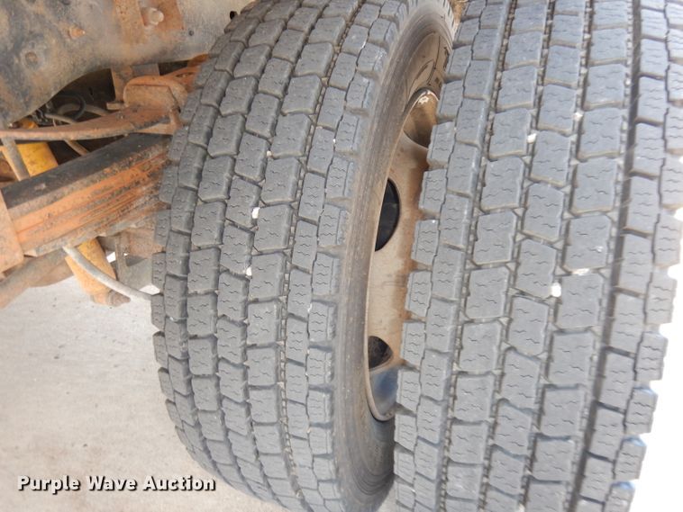 image for item DH8990 2010 Ford F550 Super Duty XLT  flatbed truck