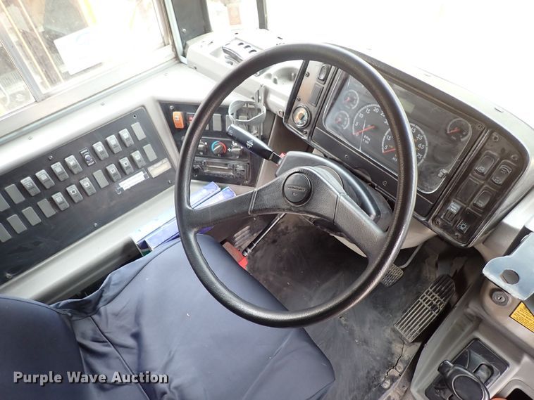 image for item DI1881 2005 Freightliner FS65  bus