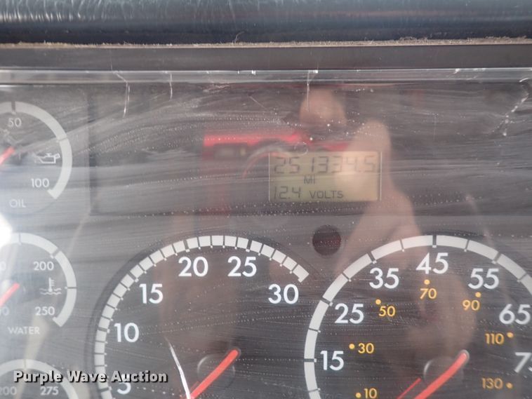 image for item DI1881 2005 Freightliner FS65  bus