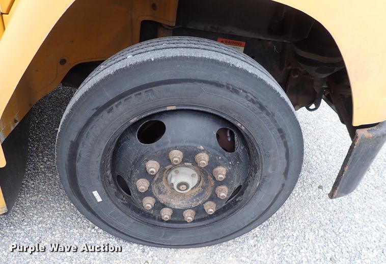 image for item DI1881 2005 Freightliner FS65  bus