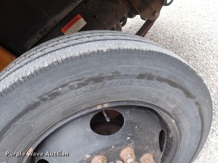 image for item DI1881 2005 Freightliner FS65  bus