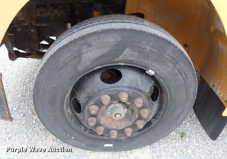 image for item DI1881 2005 Freightliner FS65  bus