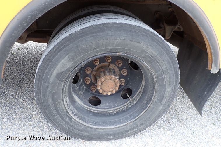 image for item DI1881 2005 Freightliner FS65  bus