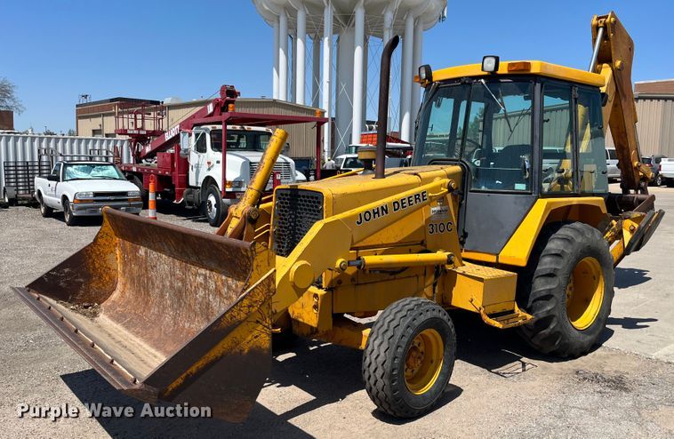 image for item DI1883 1989 John Deere 310C  backhoe
