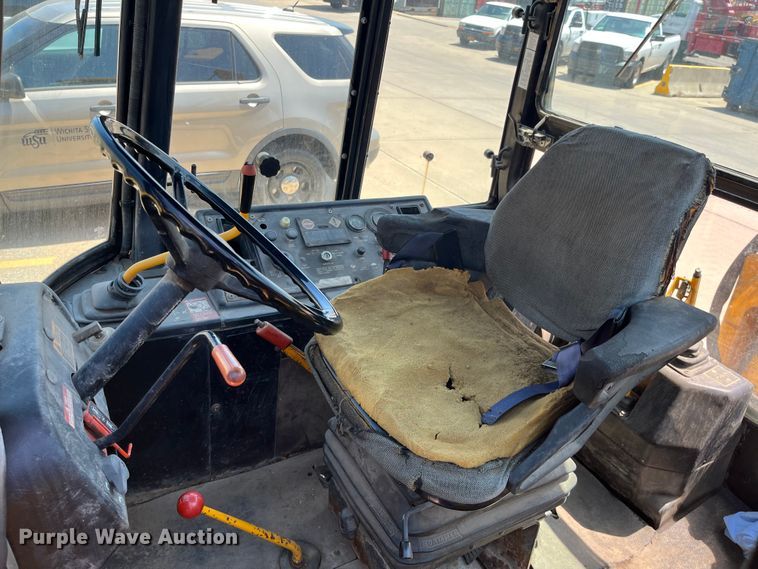 image for item DI1883 1989 John Deere 310C  backhoe