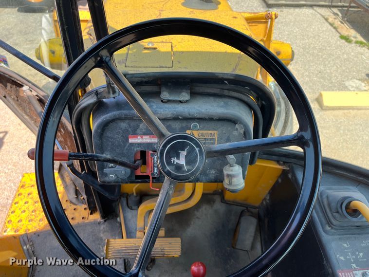 image for item DI1883 1989 John Deere 310C  backhoe