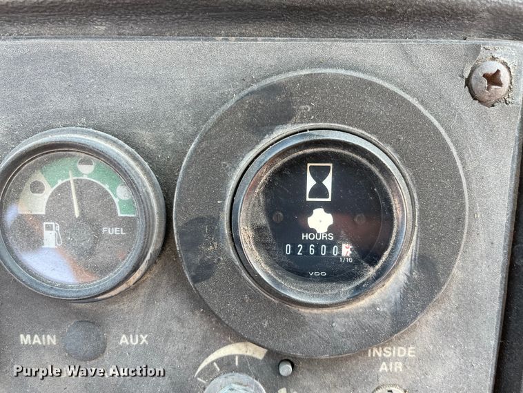 image for item DI1883 1989 John Deere 310C  backhoe