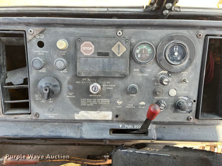 image for item DI1883 1989 John Deere 310C  backhoe