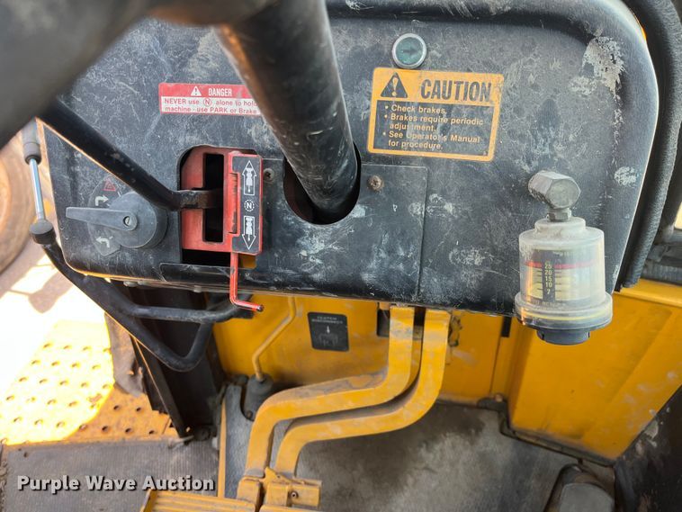 image for item DI1883 1989 John Deere 310C  backhoe