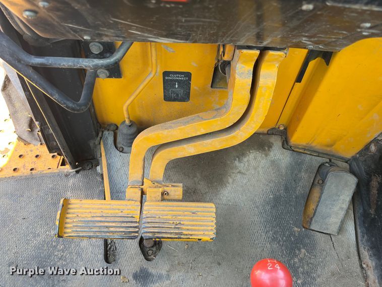image for item DI1883 1989 John Deere 310C  backhoe