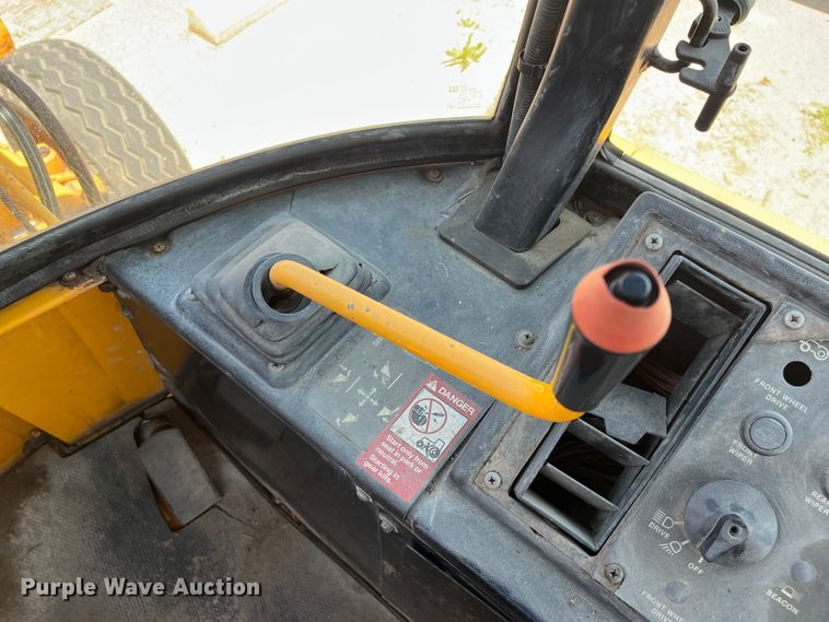 image for item DI1883 1989 John Deere 310C  backhoe