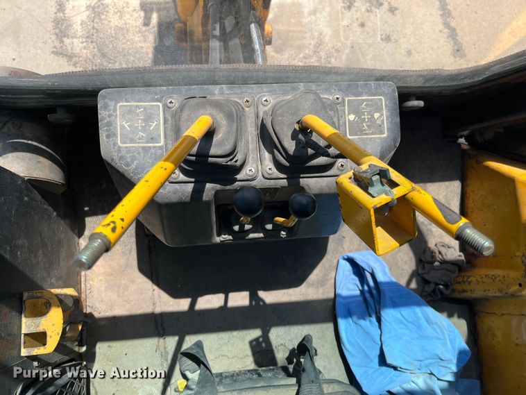 image for item DI1883 1989 John Deere 310C  backhoe