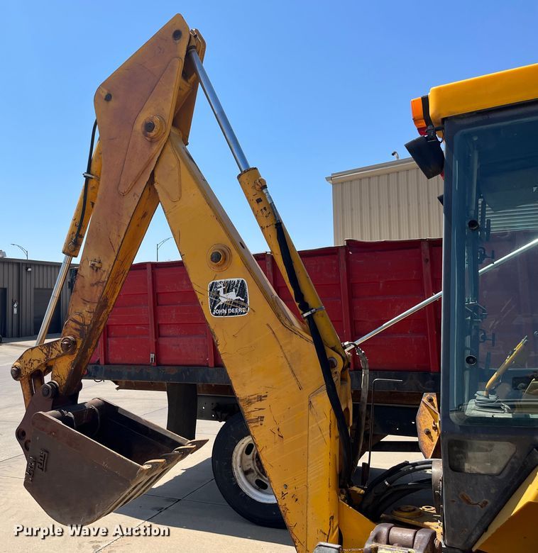 image for item DI1883 1989 John Deere 310C  backhoe