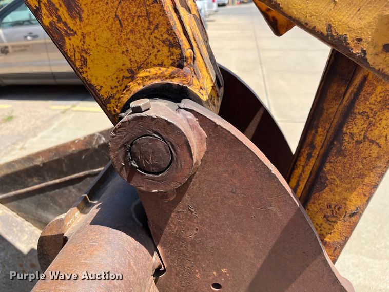 image for item DI1883 1989 John Deere 310C  backhoe