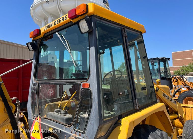 image for item DI1883 1989 John Deere 310C  backhoe
