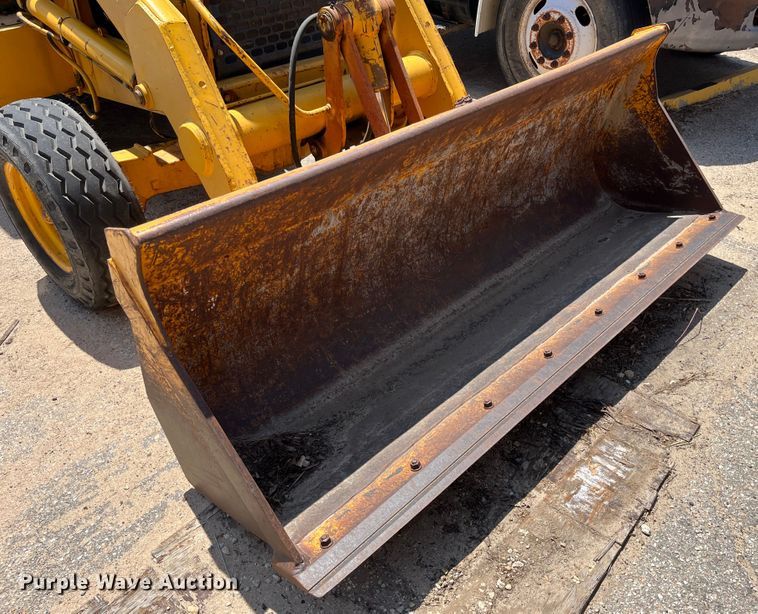 image for item DI1883 1989 John Deere 310C  backhoe