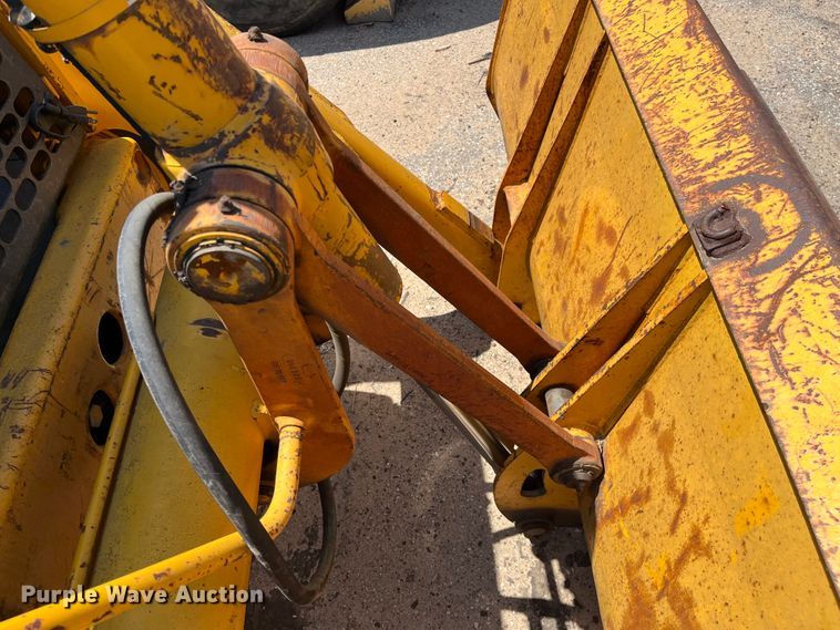 image for item DI1883 1989 John Deere 310C  backhoe