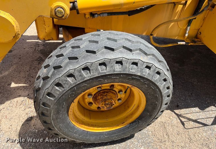 image for item DI1883 1989 John Deere 310C  backhoe