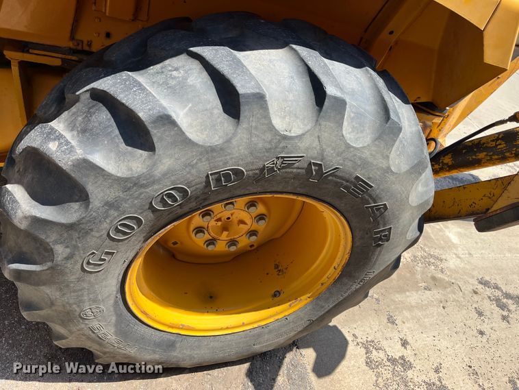 image for item DI1883 1989 John Deere 310C  backhoe