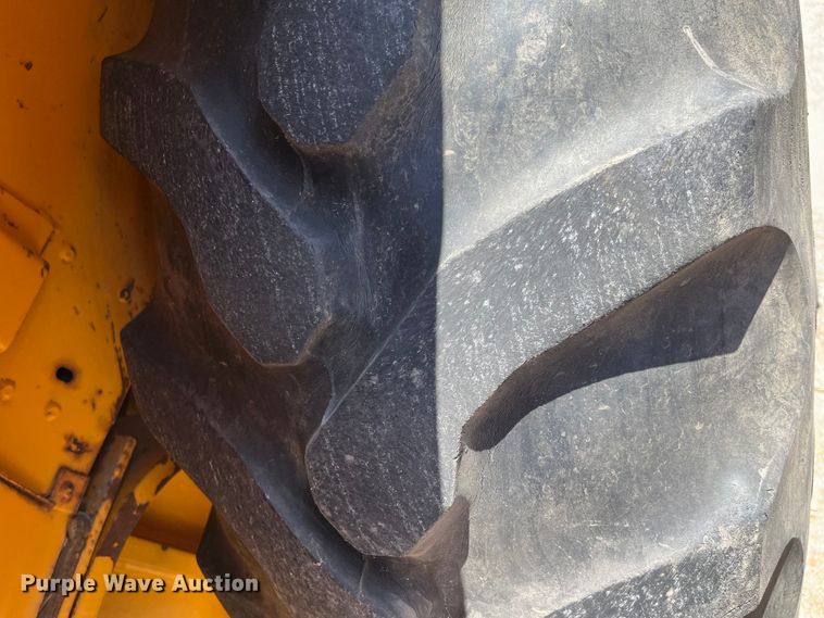 image for item DI1883 1989 John Deere 310C  backhoe