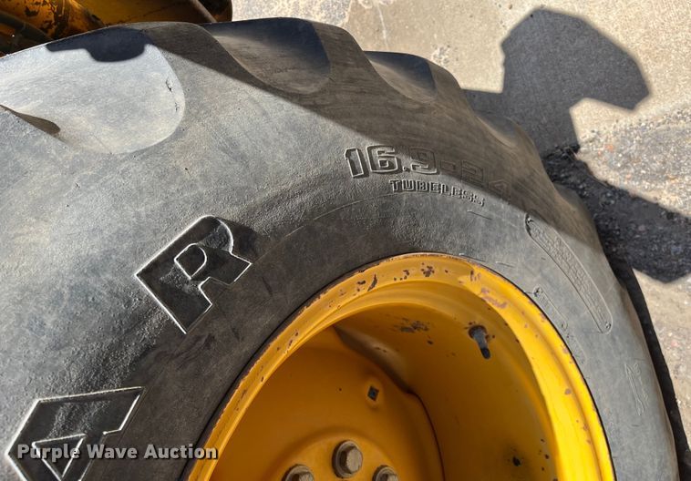 image for item DI1883 1989 John Deere 310C  backhoe