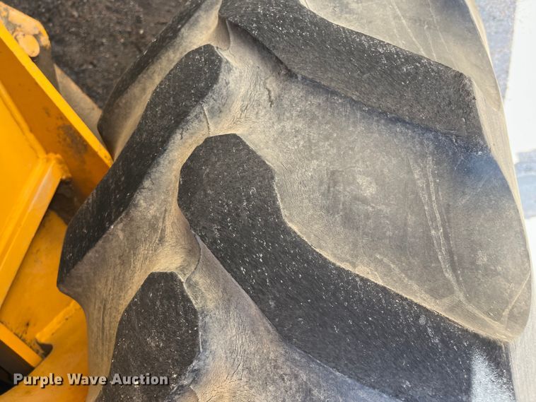 image for item DI1883 1989 John Deere 310C  backhoe