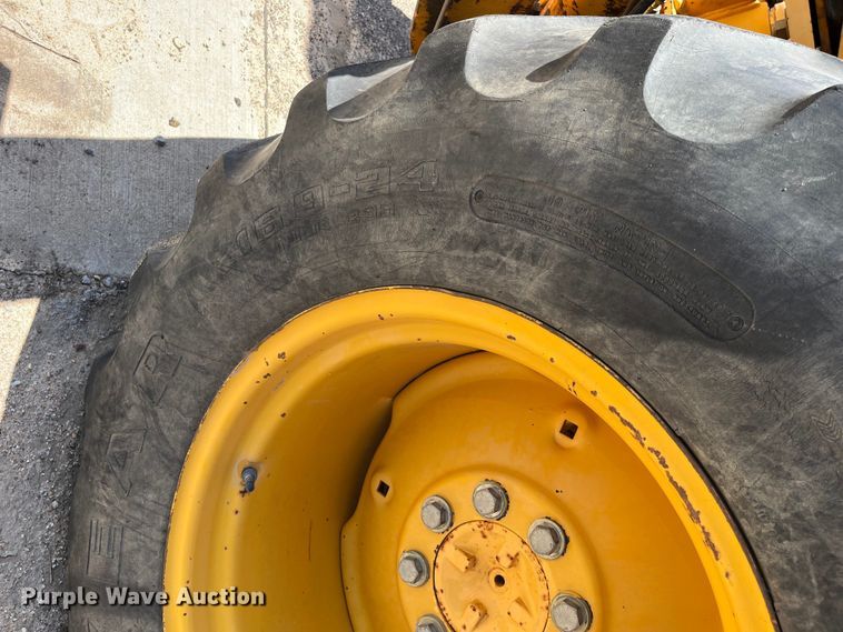 image for item DI1883 1989 John Deere 310C  backhoe