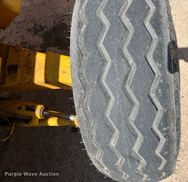 image for item DI1883 1989 John Deere 310C  backhoe