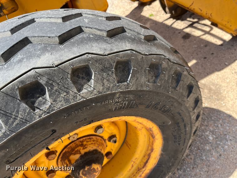 image for item DI1883 1989 John Deere 310C  backhoe