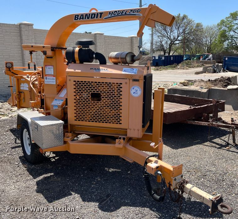 image for item DI1889 2005 Bandit 200  wood chipper