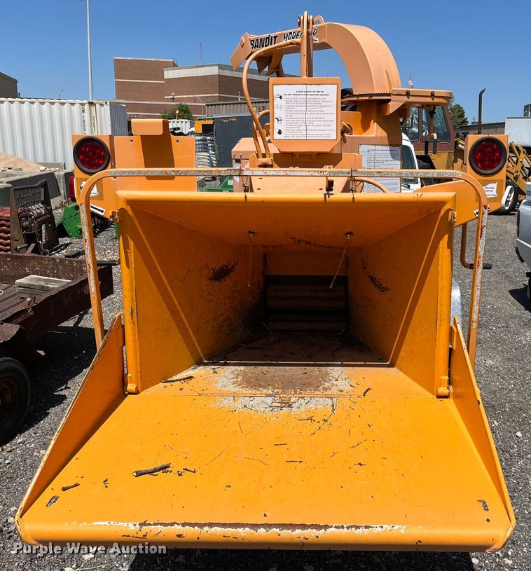 image for item DI1889 2005 Bandit 200  wood chipper