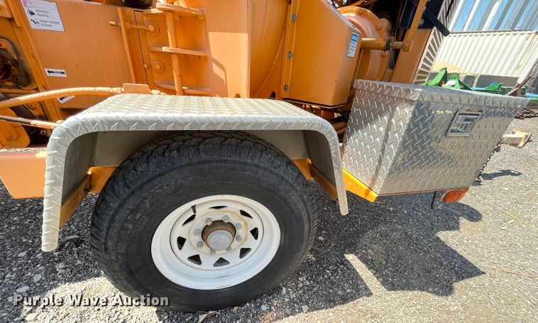 image for item DI1889 2005 Bandit 200  wood chipper