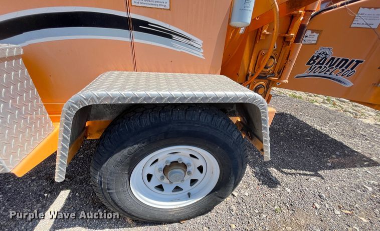 image for item DI1889 2005 Bandit 200  wood chipper