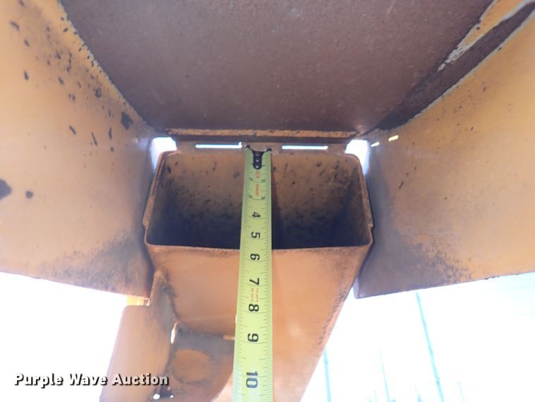 image for item DI1889 2005 Bandit 200  wood chipper