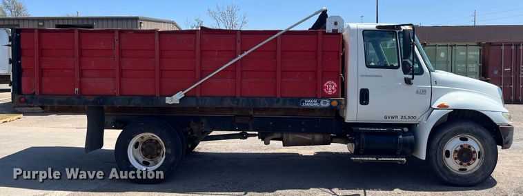 image for item DI1890 2003 International 4200  grain truck