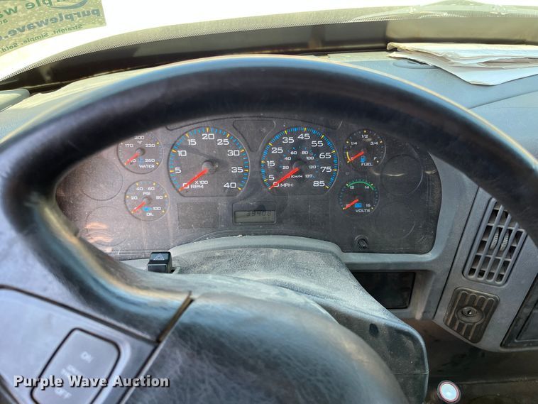 image for item DI1890 2003 International 4200  grain truck