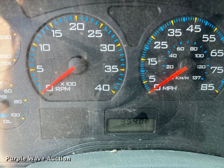 image for item DI1890 2003 International 4200  grain truck