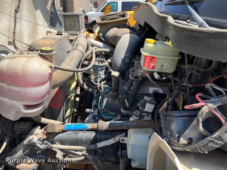 image for item DI1890 2003 International 4200  grain truck