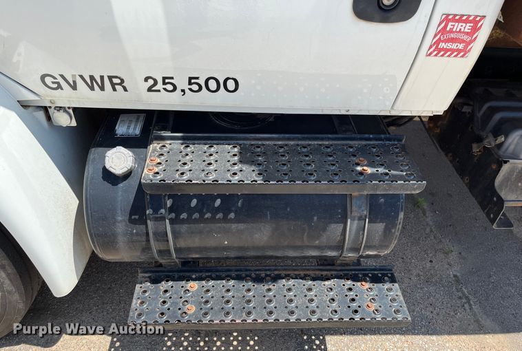 image for item DI1890 2003 International 4200  grain truck