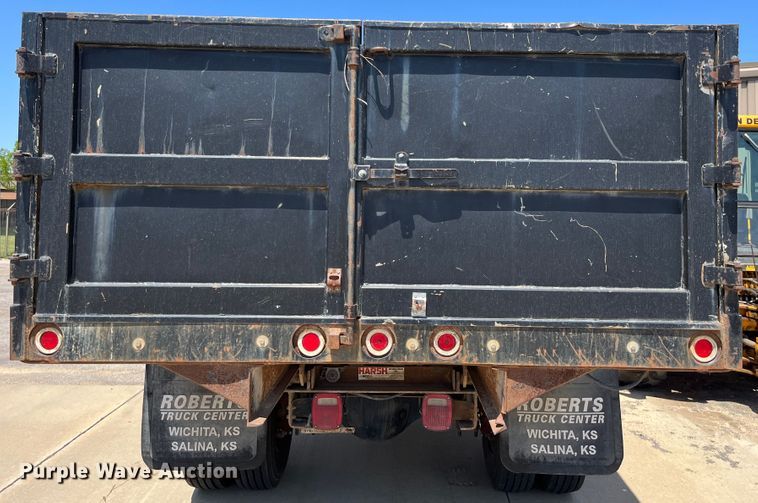 image for item DI1890 2003 International 4200  grain truck