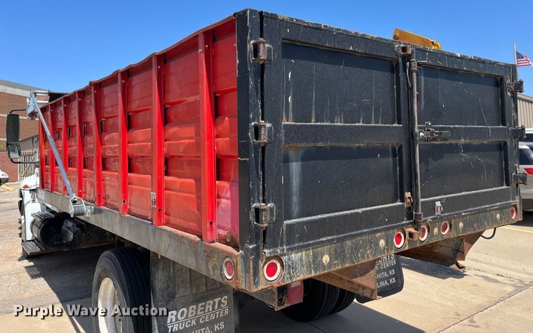 image for item DI1890 2003 International 4200  grain truck