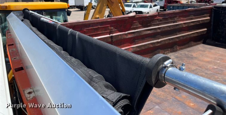 image for item DI1890 2003 International 4200  grain truck