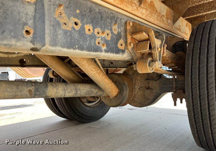 image for item DI1890 2003 International 4200  grain truck