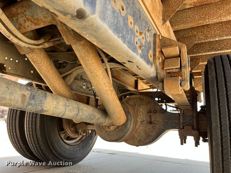 image for item DI1890 2003 International 4200  grain truck