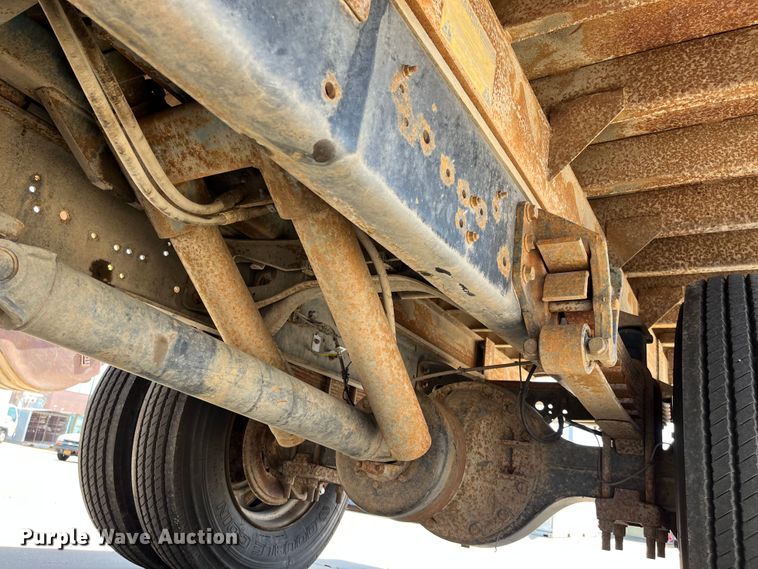 image for item DI1890 2003 International 4200  grain truck