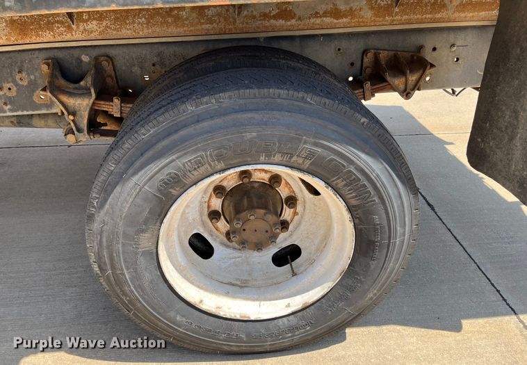 image for item DI1890 2003 International 4200  grain truck