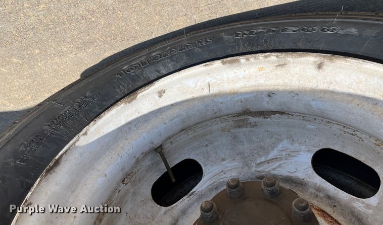 image for item DI1890 2003 International 4200  grain truck