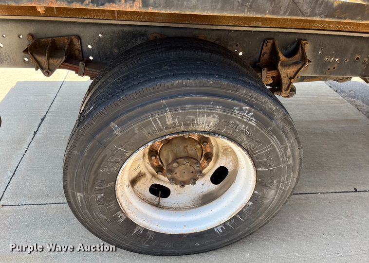 image for item DI1890 2003 International 4200  grain truck