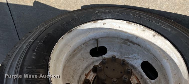 image for item DI1890 2003 International 4200  grain truck