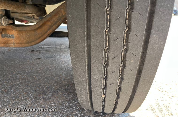 image for item DI1890 2003 International 4200  grain truck